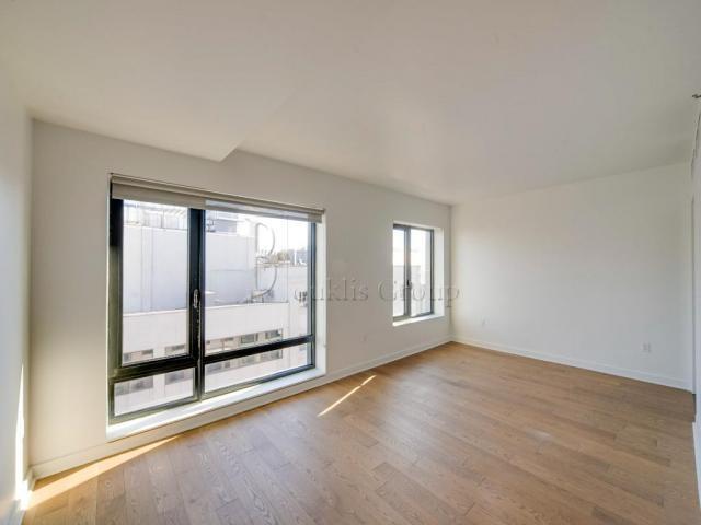 Foto del edificio - 1 bedroom in Queens NY 11106