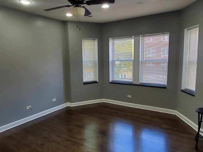 Foto del edificio - 6512 N Richmond St