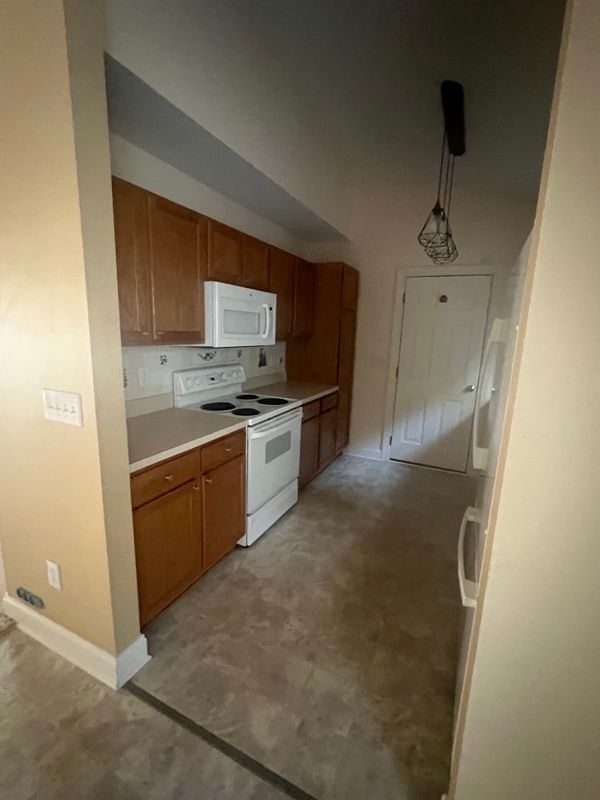 Foto del edificio - 2721 Bridgeport Dr