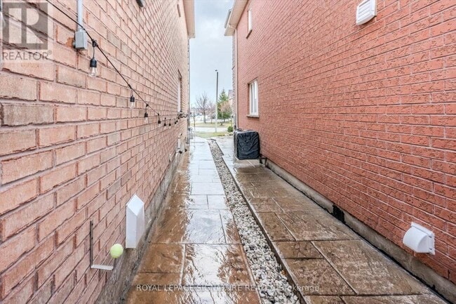 Building Photo - 807 Father D'Souza Dr