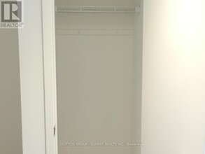 Building Photo - 448 Burnhamthorpe Rd W