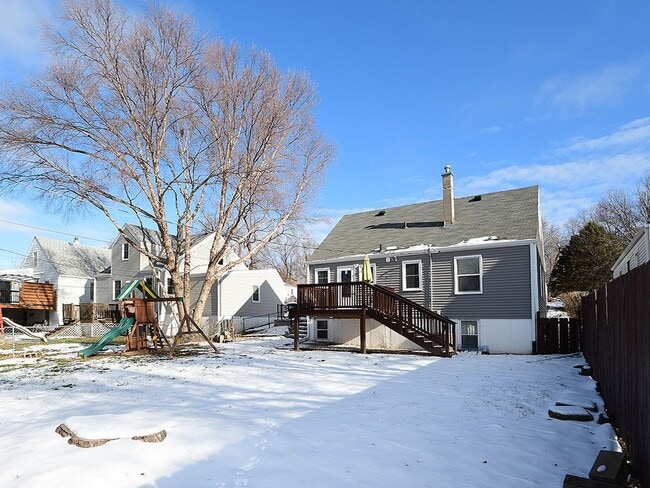 Building Photo - Cute Bungalow