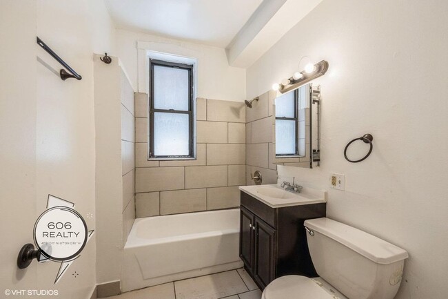 Building Photo - 1020 E Hyde Park Blvd