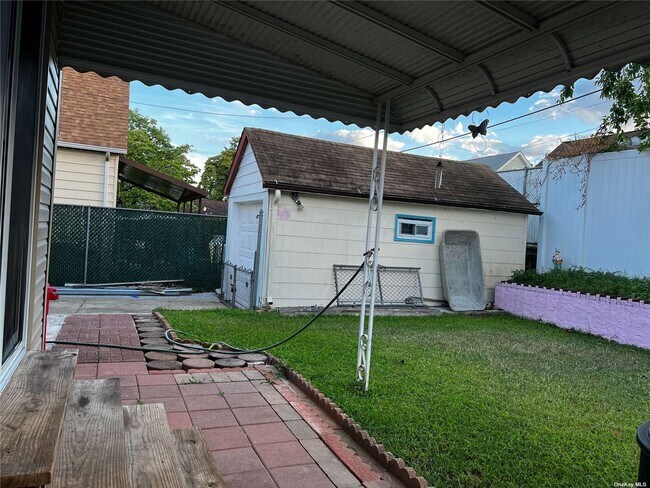 Building Photo - 85-40 253rd St