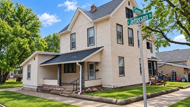 Building Photo - 319 S Green St