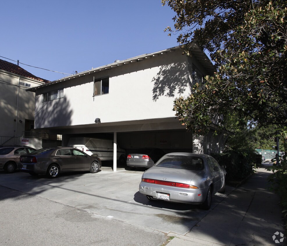Building Photo - 11302 Moorpark St