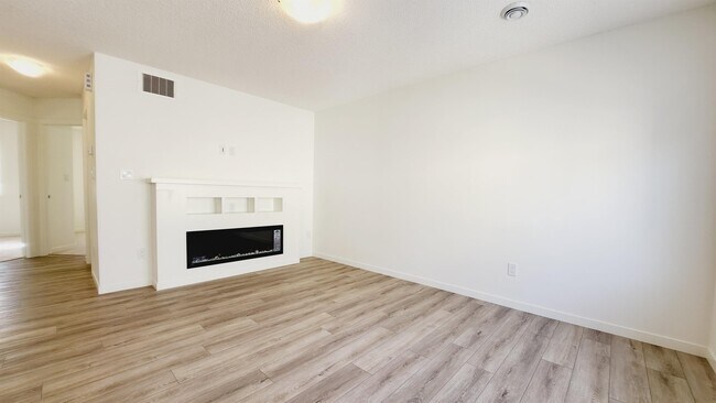 Photo du bâtiment - 1530 Tamarack Blvd NW