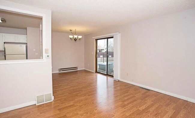 Building Photo - 3400 Canyon Dr