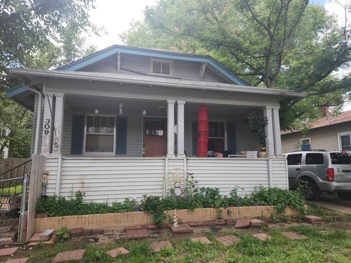 Primary Photo - 309 Champa St