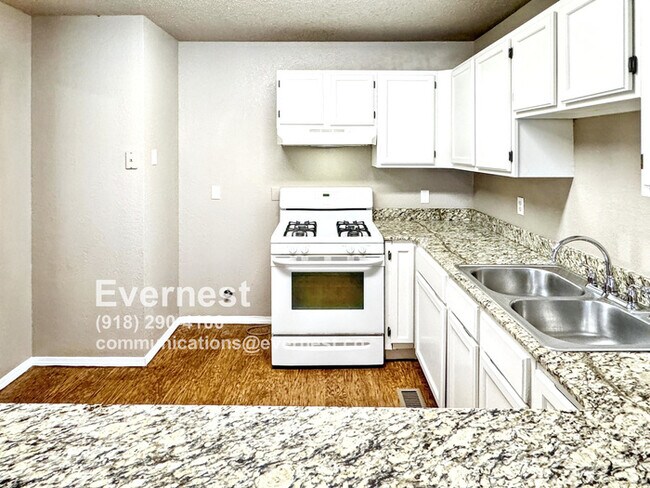 Foto del edificio - Comfortable 3-Bedroom Home with Prime Acce...