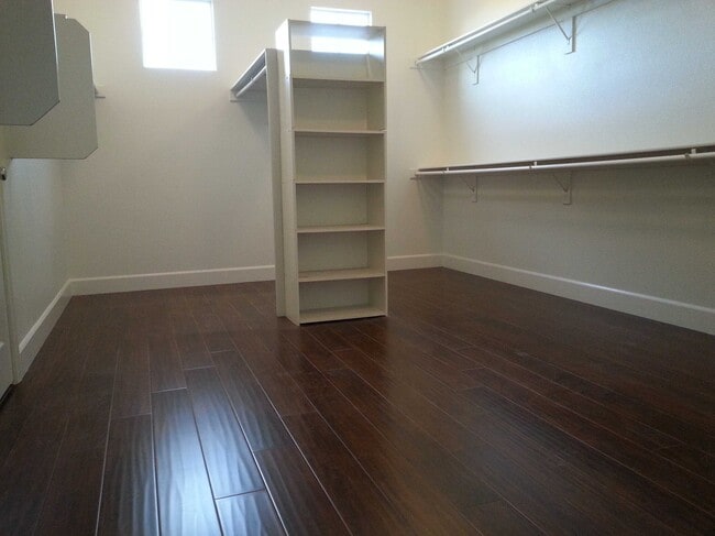 Foto del edificio - 936 McCall Cir