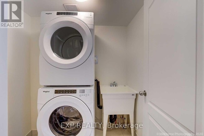 Photo du bâtiment - 2698 Deputy Minister Path