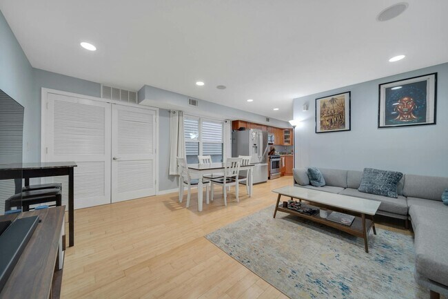 Building Photo - 439 2nd St
