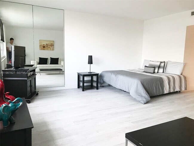 Foto del edificio - 100 Lincoln Rd