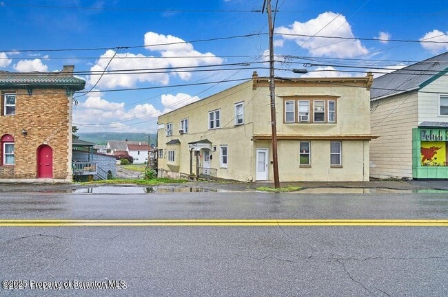 Building Photo - 625 Main St