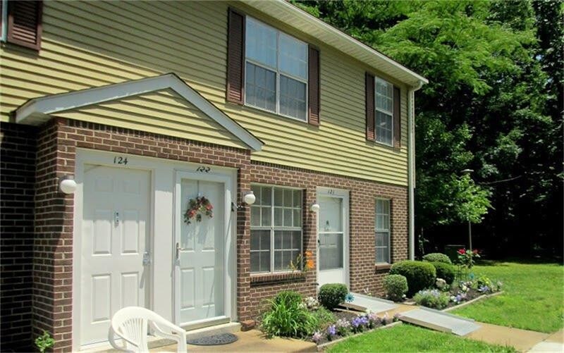 Primary Photo - 900 Daphia Cir