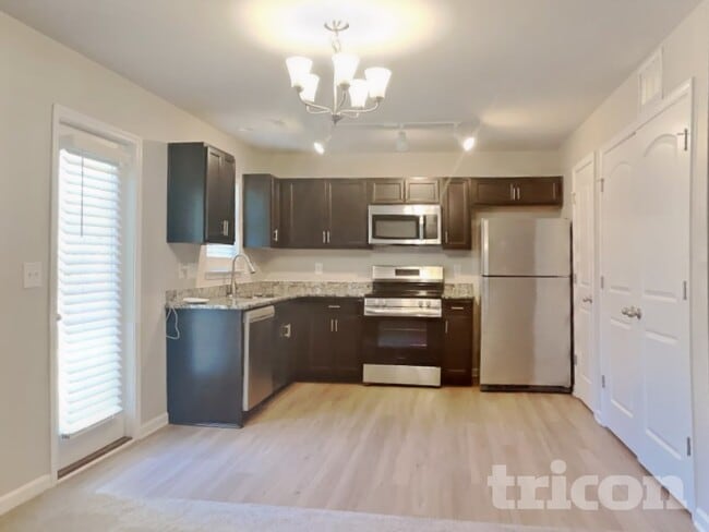 Building Photo - 572 Lakerun Dr