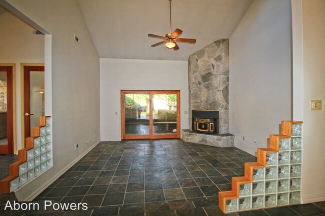 Building Photo - 3 br, 2.5 bath House - 1623 Lakehills Drive