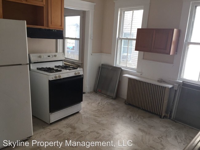 Building Photo - 268 Pine St