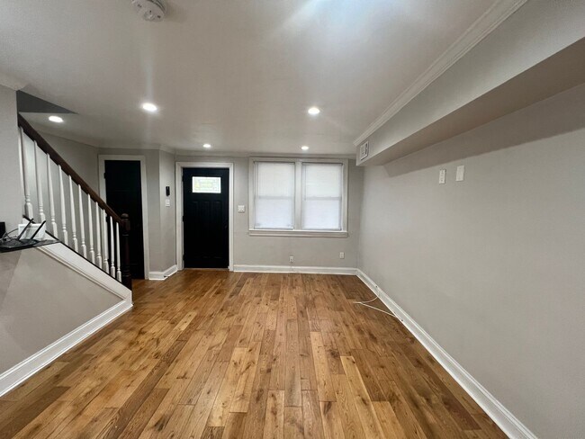 Building Photo - Charming 3 BR/2 BA Townhome in Deanwood!