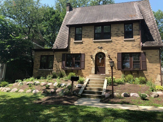 Primary Photo - 122 Tuttle Ave