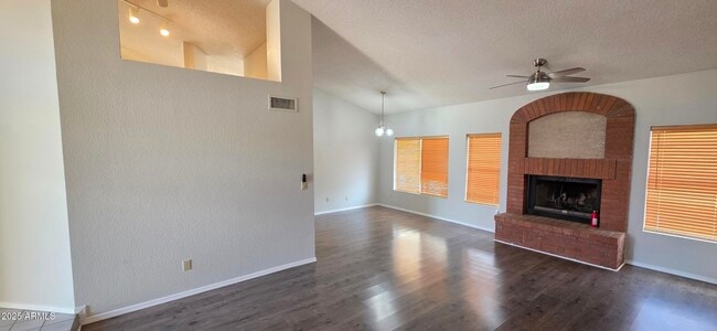 Building Photo - 1601 W Oakland St