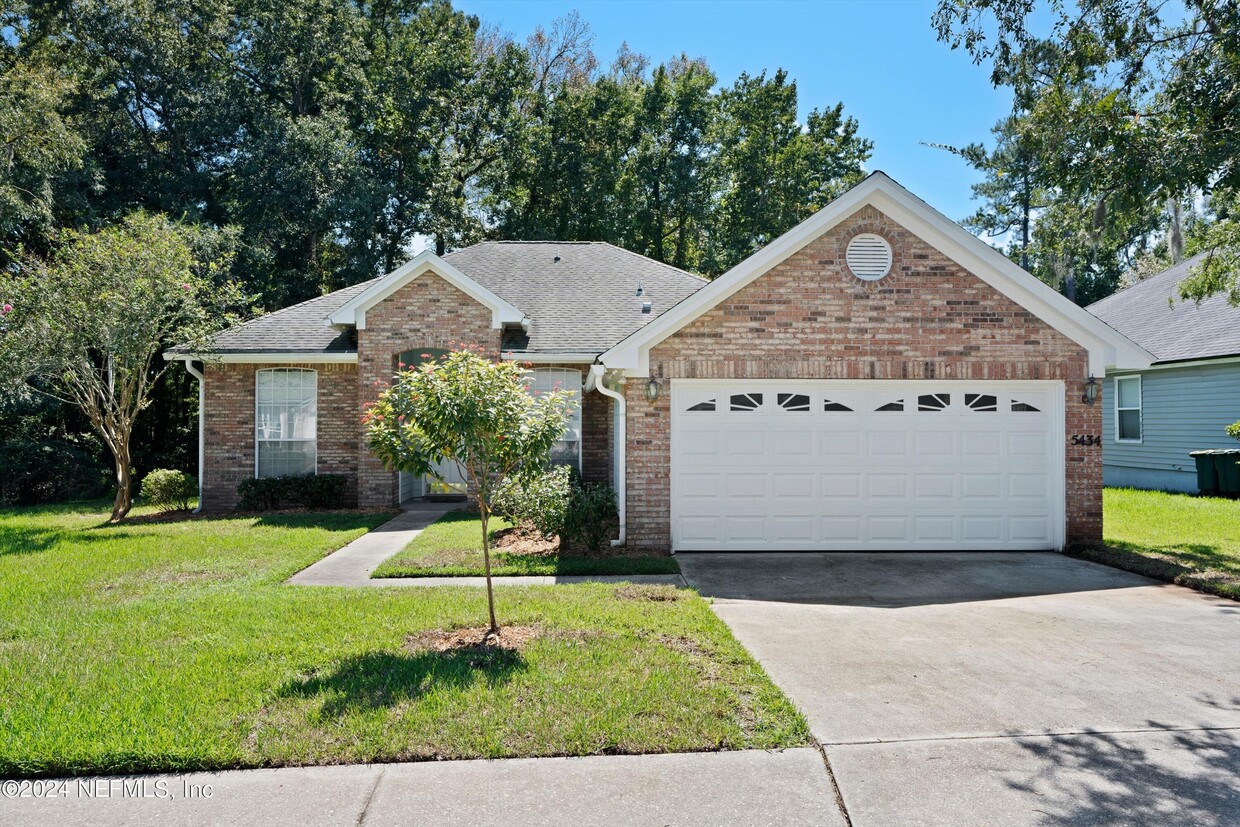 Primary Photo - 5434 Chestnut Lake Dr