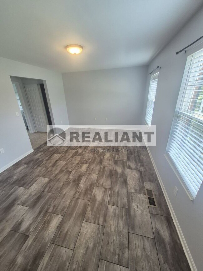 Foto del edificio - 6338 Remington Cove