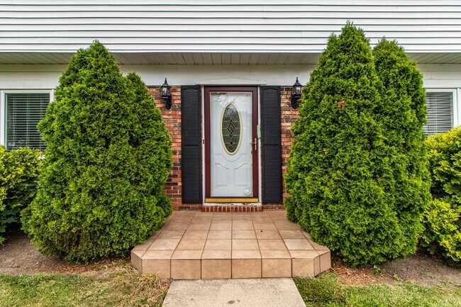 Building Photo - 911 Belmar Ln