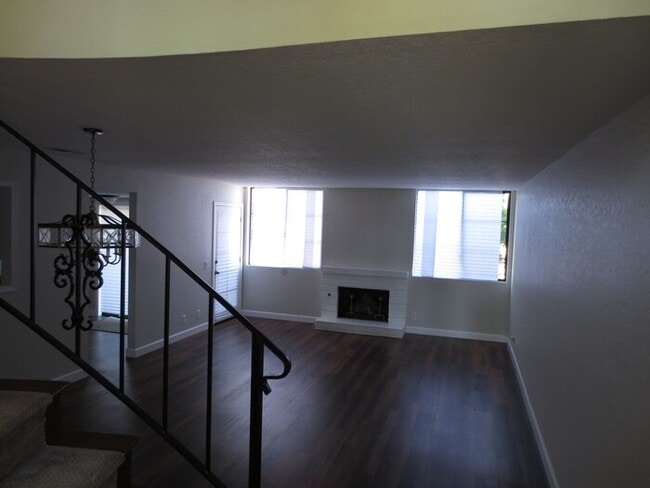 Building Photo - Gorgeous Newly Remodeled 2 Bedroom, 2.5 Ba...