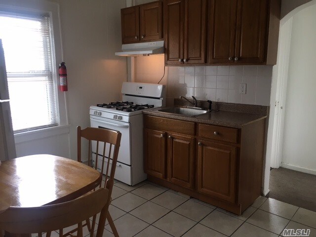 Foto del edificio - 176-36 133rd Rd