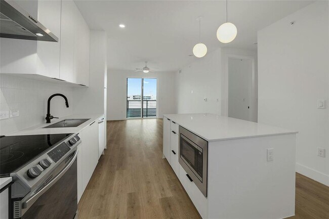 Building Photo - 1701 Simond Ave
