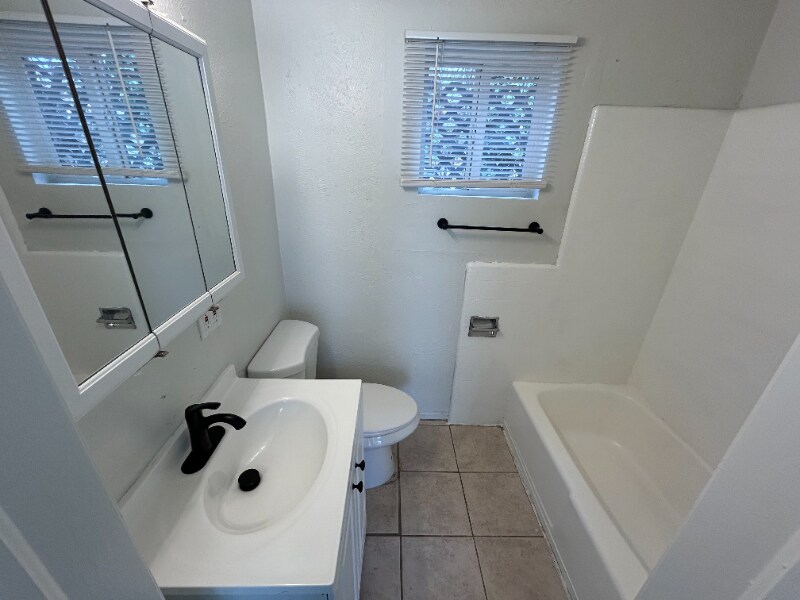 Foto del edificio - 150 S Main St