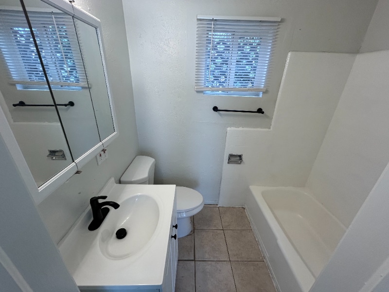 Building Photo - 150 S Main St