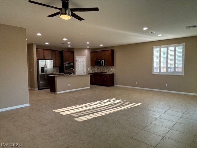 Foto del edificio - 7466 Campbell Ranch Ave