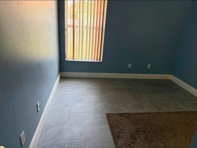 Foto del edificio - 4 BED / 2 BATH / 2 CAR GARAGE - ORLANDO (HUNTER'S CREEK)