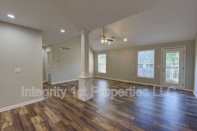 Foto del edificio - 1721 Collins Dr