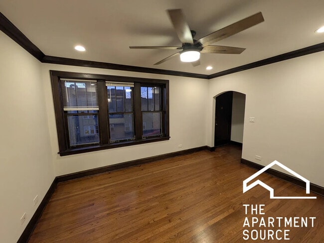 Building Photo - 2626 W Devon Ave