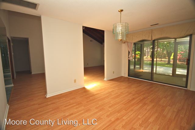 Building Photo - 225 Sugar Pine Dr