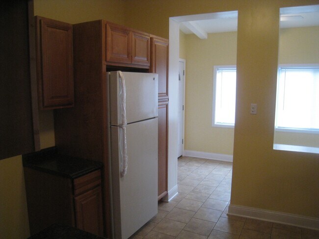 Building Photo - 4907 N Monticello Ave
