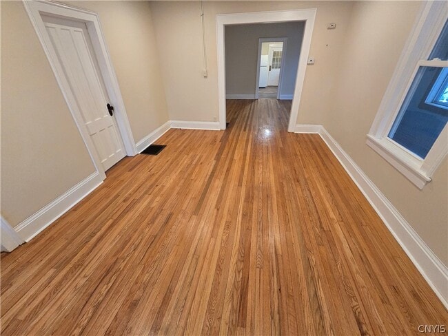 Building Photo - 804 E Division St