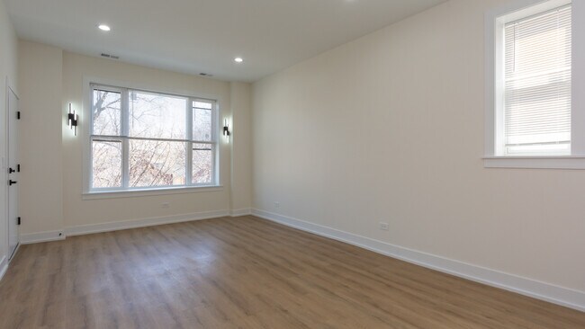 Building Photo - 2036 N Hoyne Ave