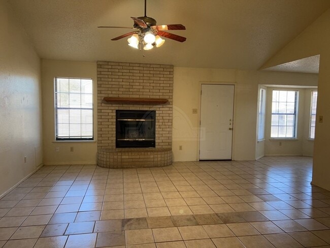 Building Photo - 2001 Meadowbrook Dr