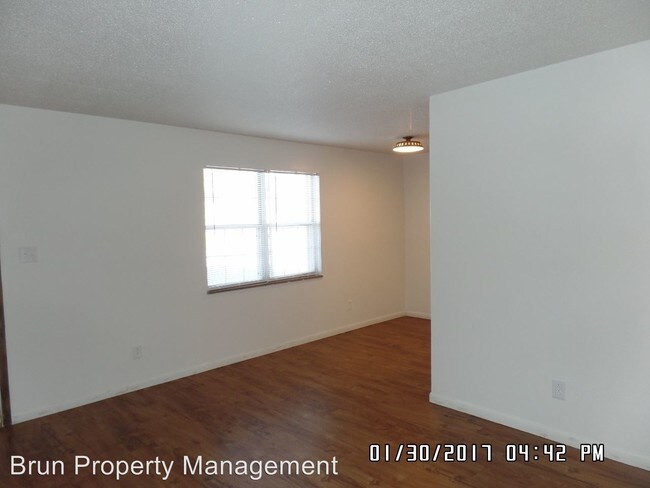 Building Photo - 706 E Inskip Dr