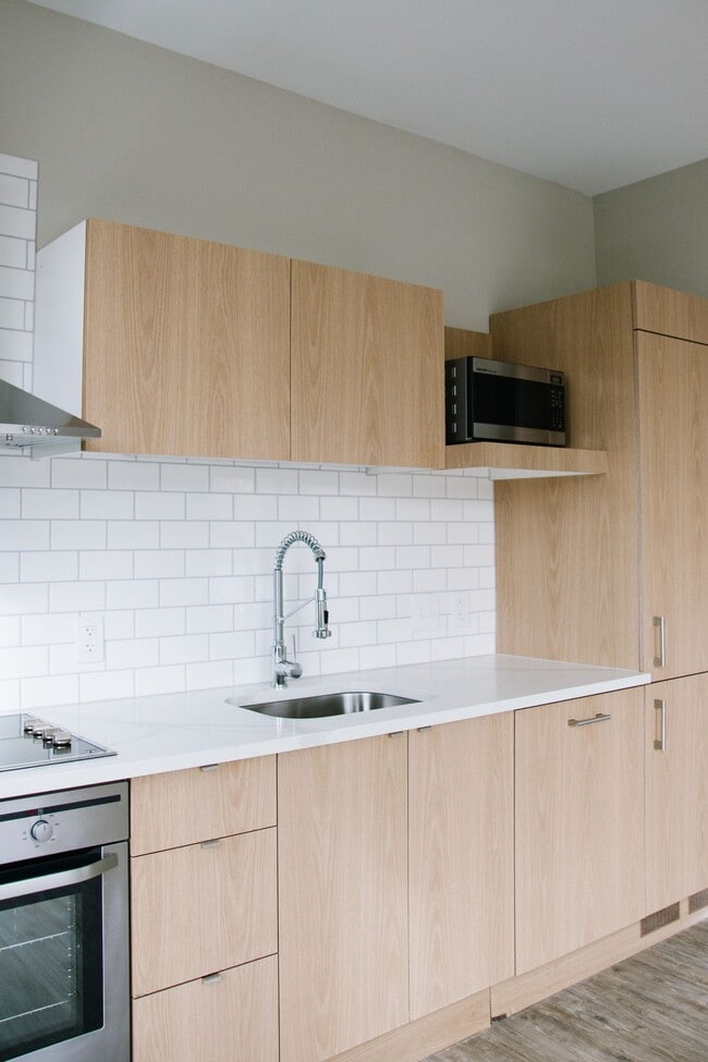 Building Photo - Hawthorne @ Ladd's - 1 & 2 Bedroom Apartment Homes