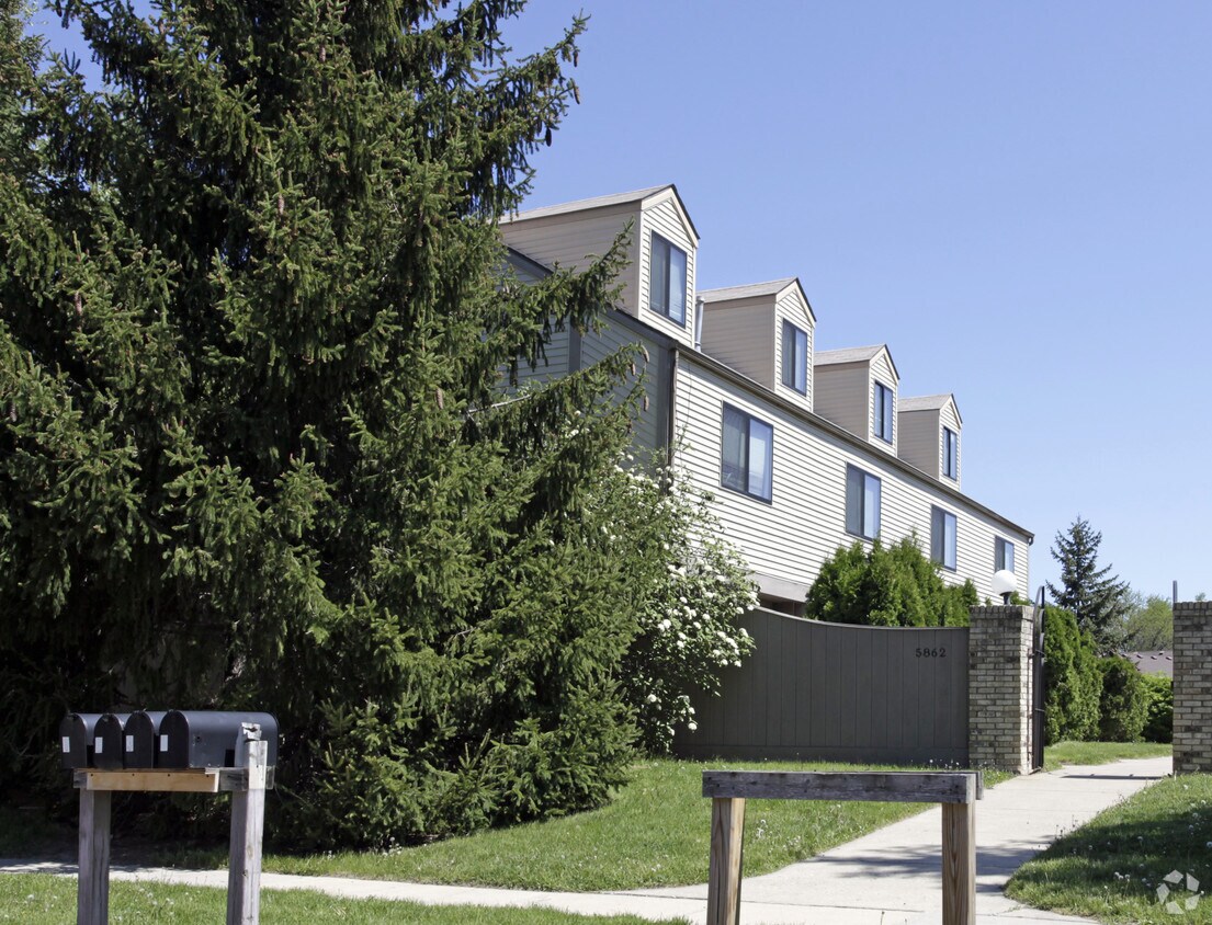 Building Photo - 5862 Ryewyck Dr