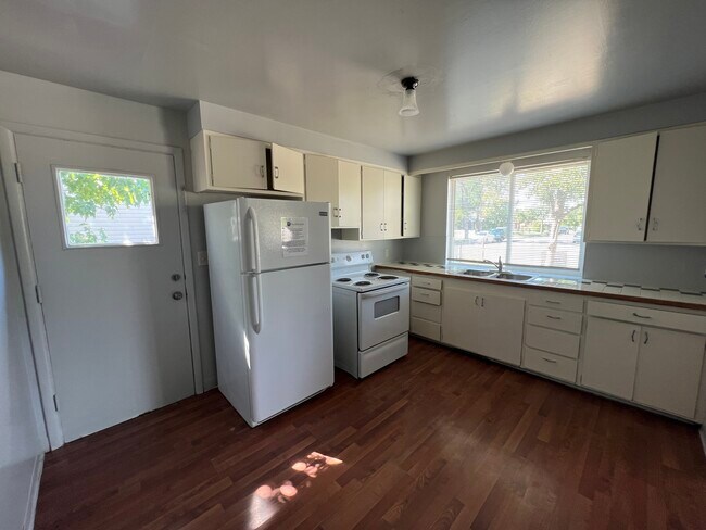 Building Photo - 1133 W Arapahoe Ave