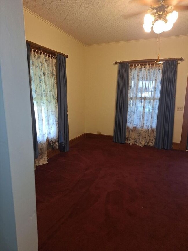 Foto del edificio - 1 Bedroom House Near Shopping, Parks and Little League Field