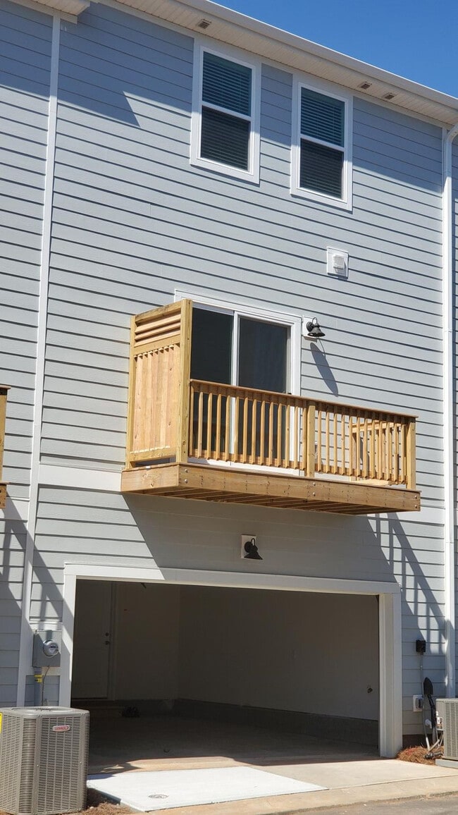 Foto del edificio - Room in Townhome on Tears Ln