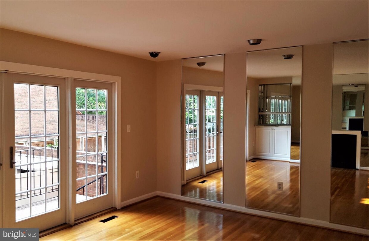 Foto principal - 631 4th St SW